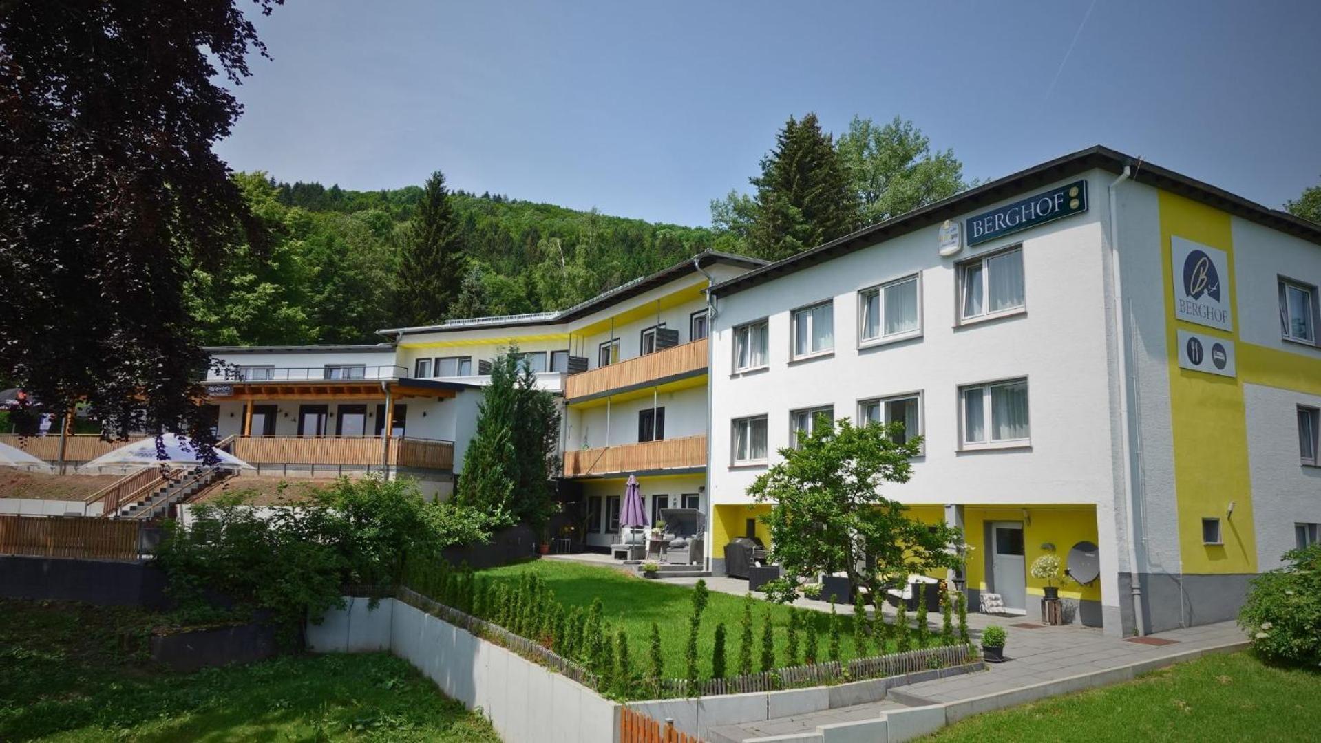 גרספלד Hotel Berghof Wasserkuppe & Gaestehaus Fuldaquelle מראה חיצוני תמונה