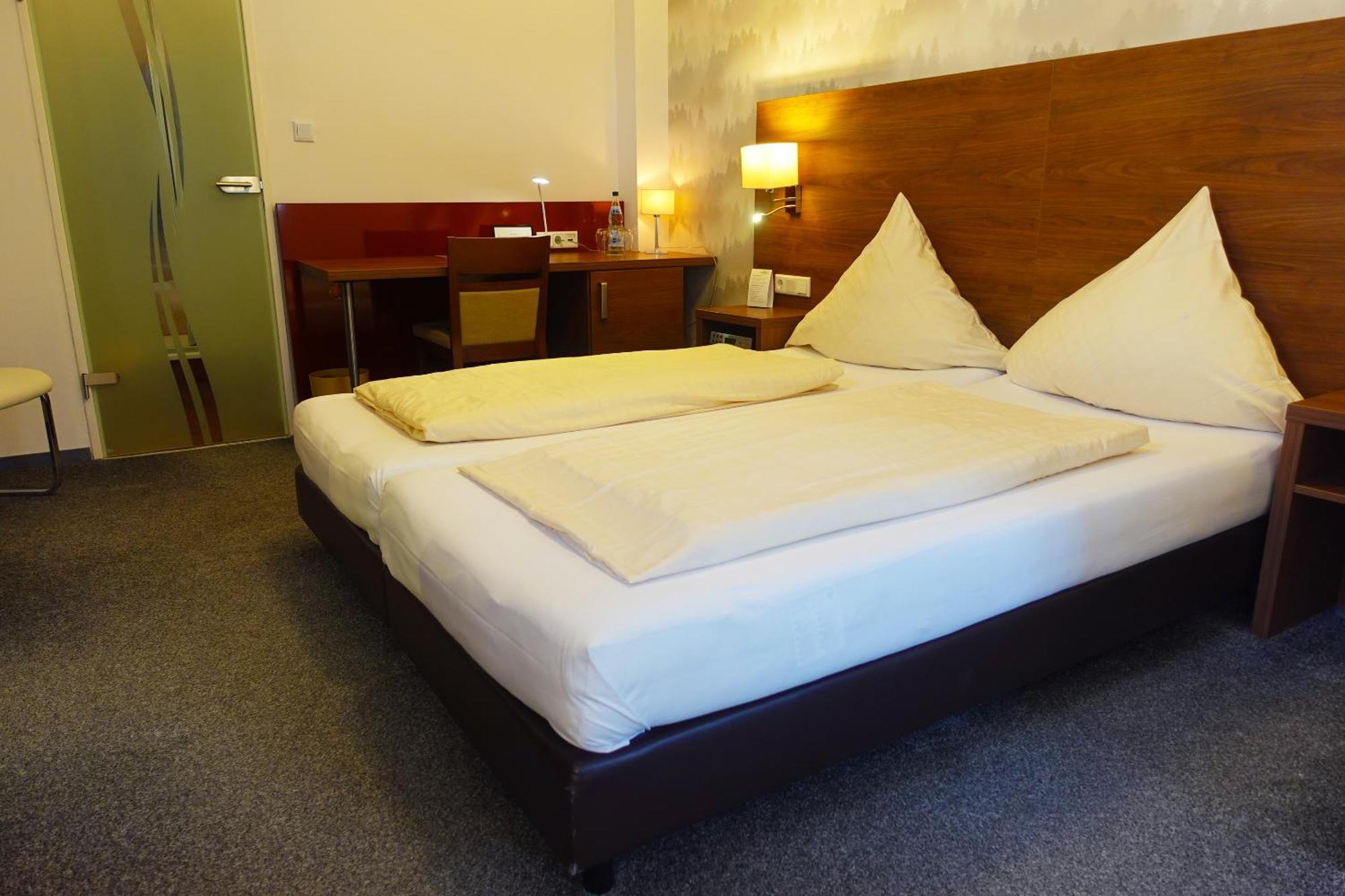 גרספלד Hotel Berghof Wasserkuppe & Gaestehaus Fuldaquelle מראה חיצוני תמונה
